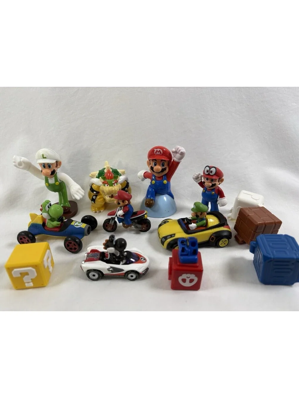 Nice Lot of  Nintendo Super Mario Bros. Action Figures